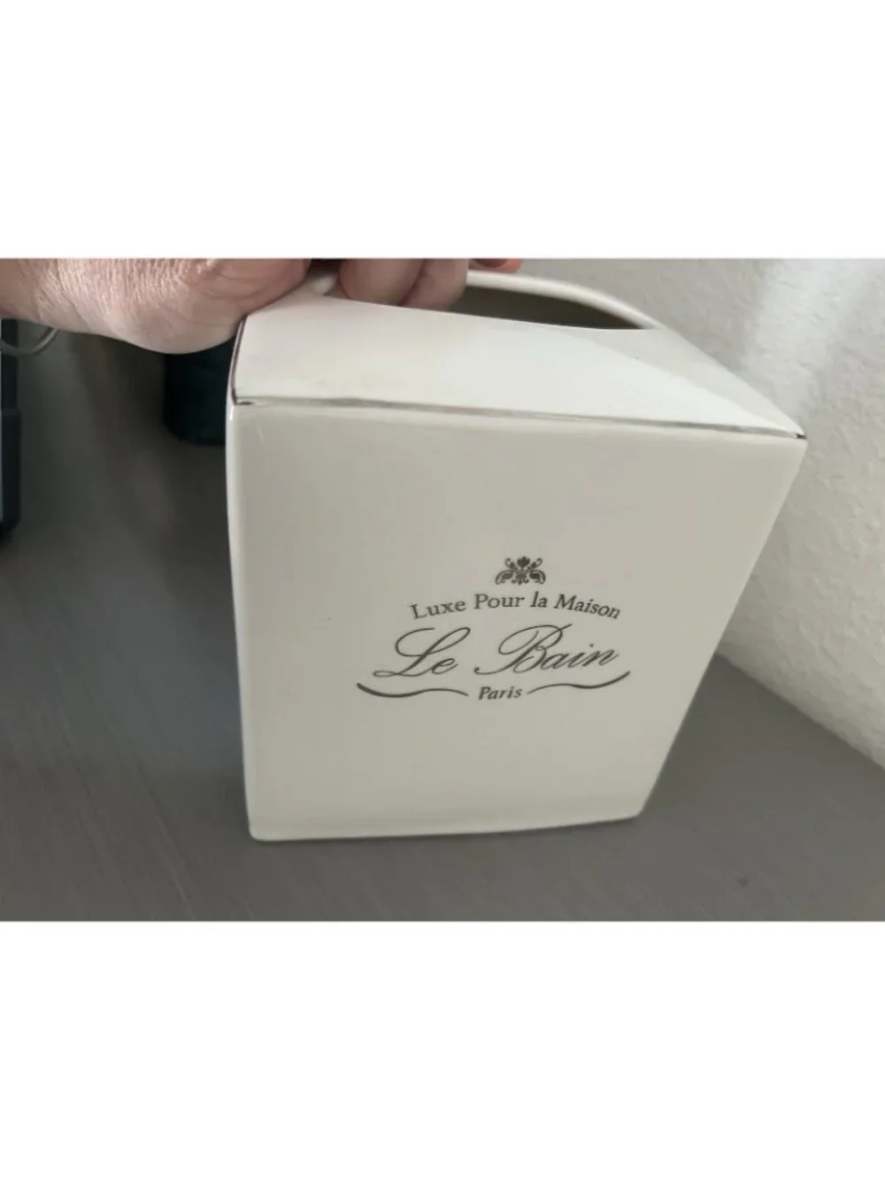 KASSATEX LUXE POUR LA MAISON LE BAIN PARIS FRANCE WHITE PLATINUM TISSUE HOLDER